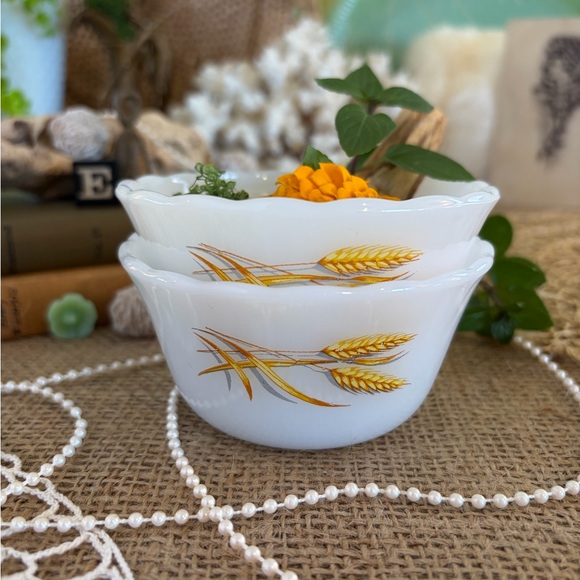 Vintage Glass Bowls 🌾 - Picture 2 of 6